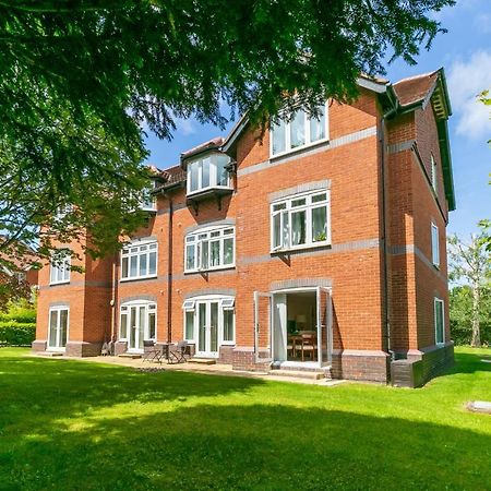 Large Apartment With Parking Guildford Esterno foto