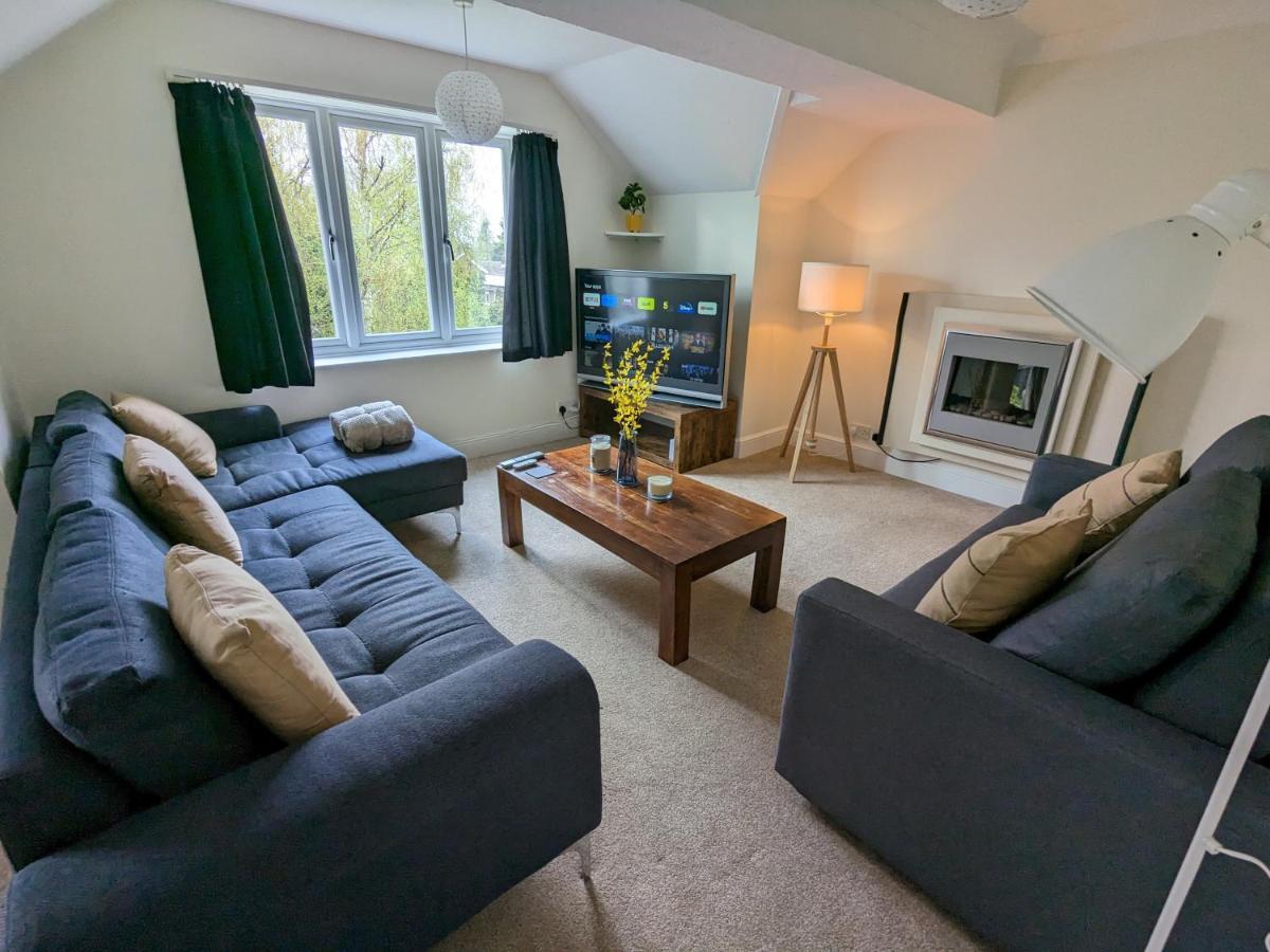 Large Apartment With Parking Guildford Esterno foto