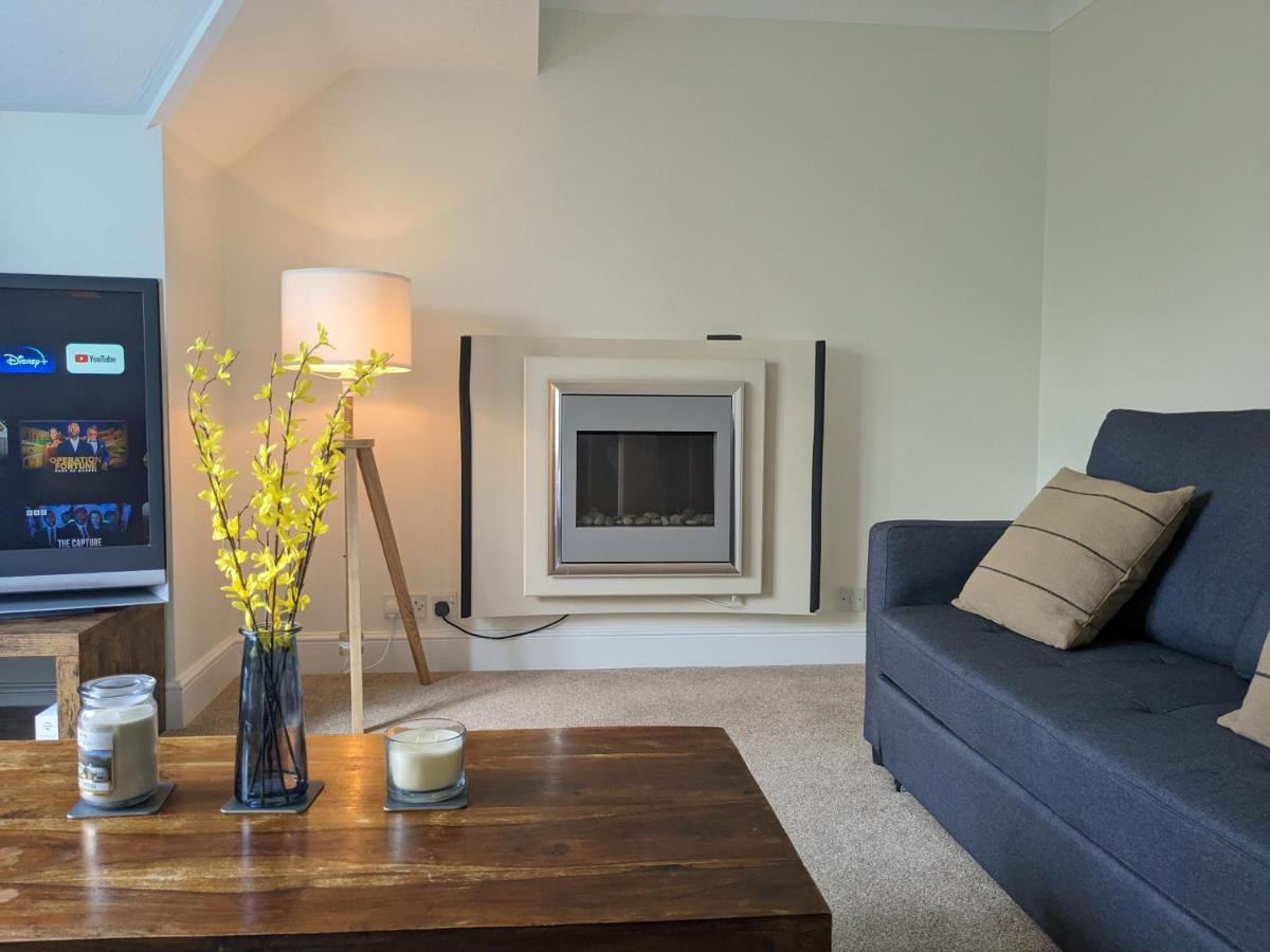 Large Apartment With Parking Guildford Esterno foto