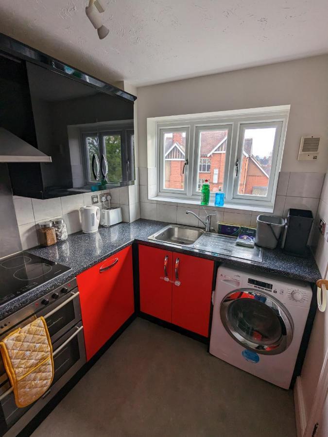 Large Apartment With Parking Guildford Esterno foto