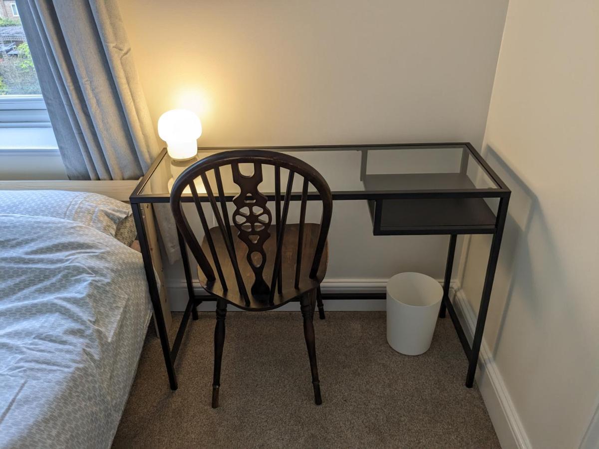 Large Apartment With Parking Guildford Esterno foto