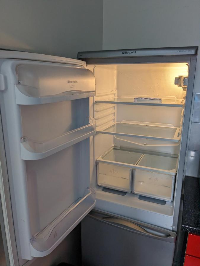 Large Apartment With Parking Guildford Esterno foto