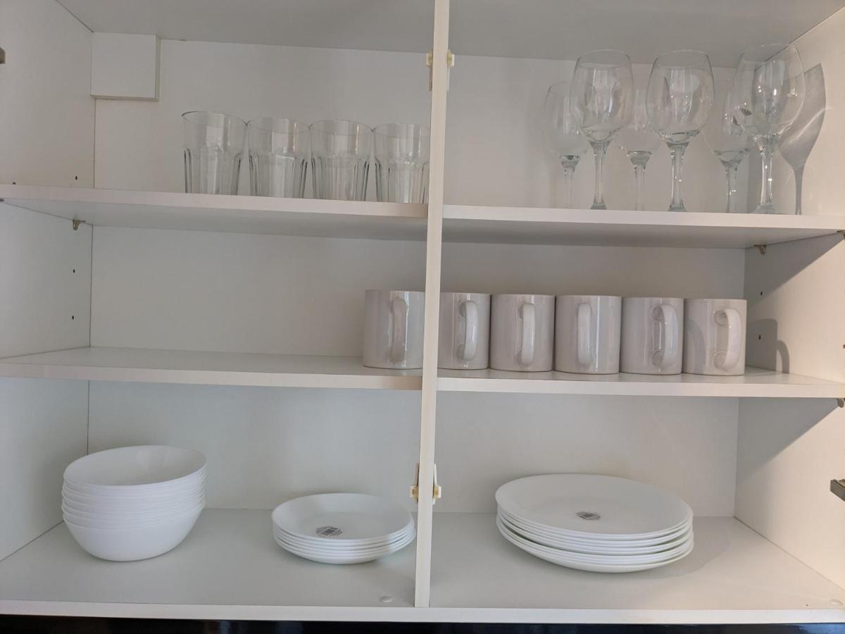 Large Apartment With Parking Guildford Esterno foto