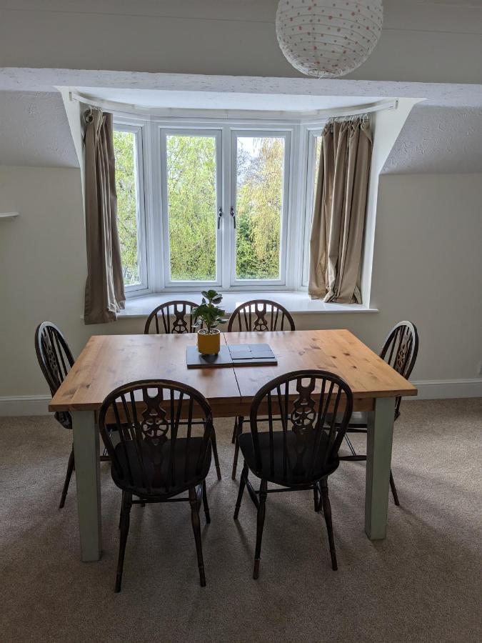 Large Apartment With Parking Guildford Esterno foto