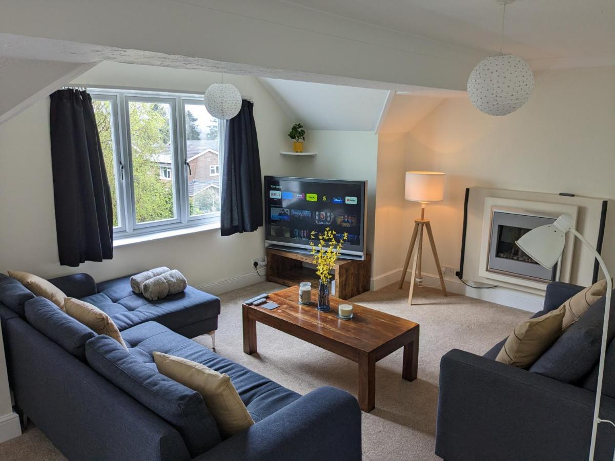 Large Apartment With Parking Guildford Esterno foto