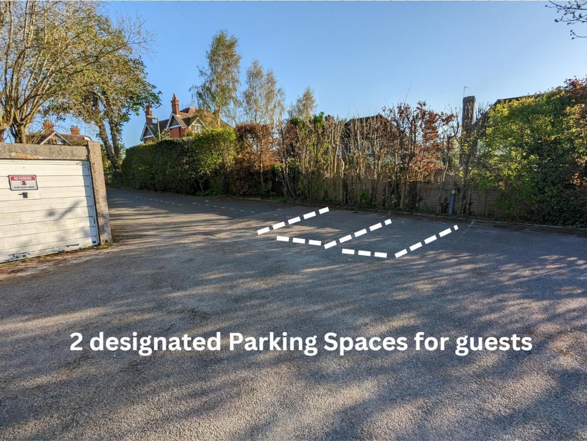 Large Apartment With Parking Guildford Esterno foto